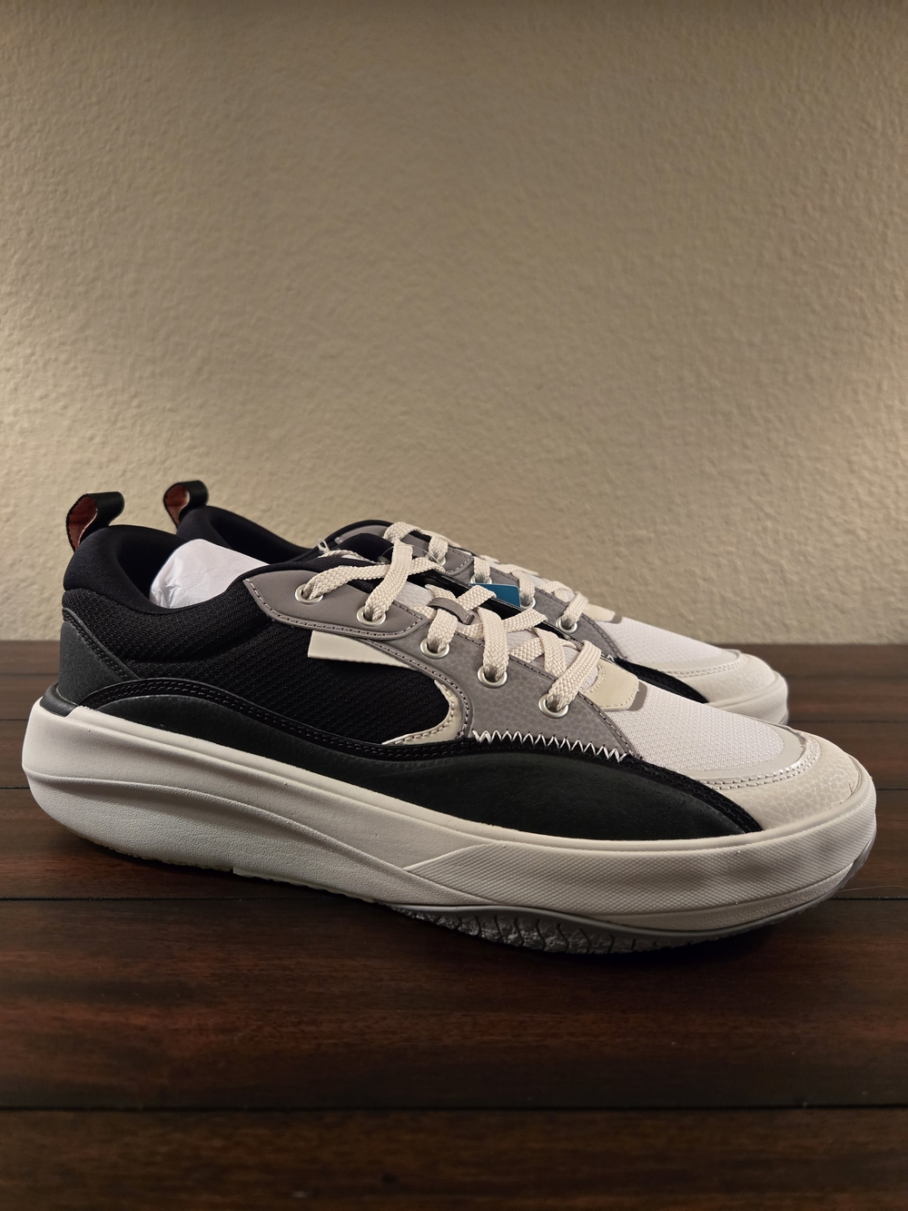 Reef Men's Black White and Gray Casual Sneakers